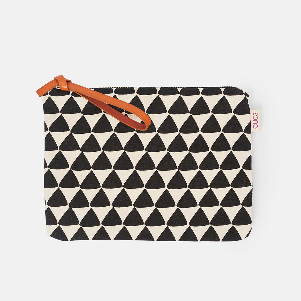 bolso de mano triángulos negro